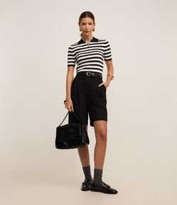 Bermuda Reta Alfaiataria com Bolsos e Pregas