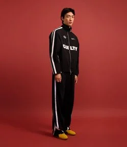 Calça Reta Sportcore em Helanca com Recortes Contrastantes