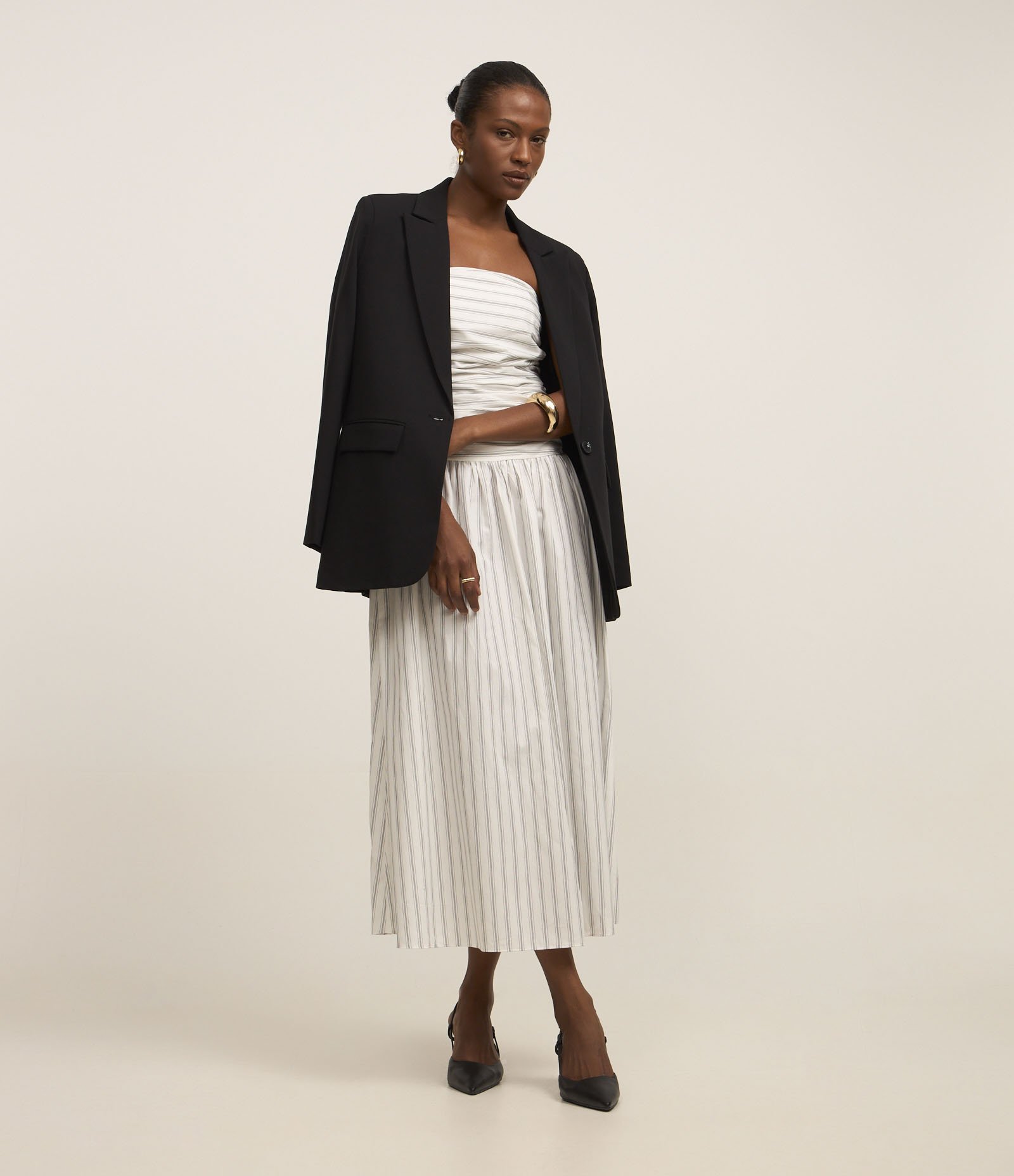 Vestido Evasê Midi em Tricoline Listrado com Decote Tomara que Caia Branco 1