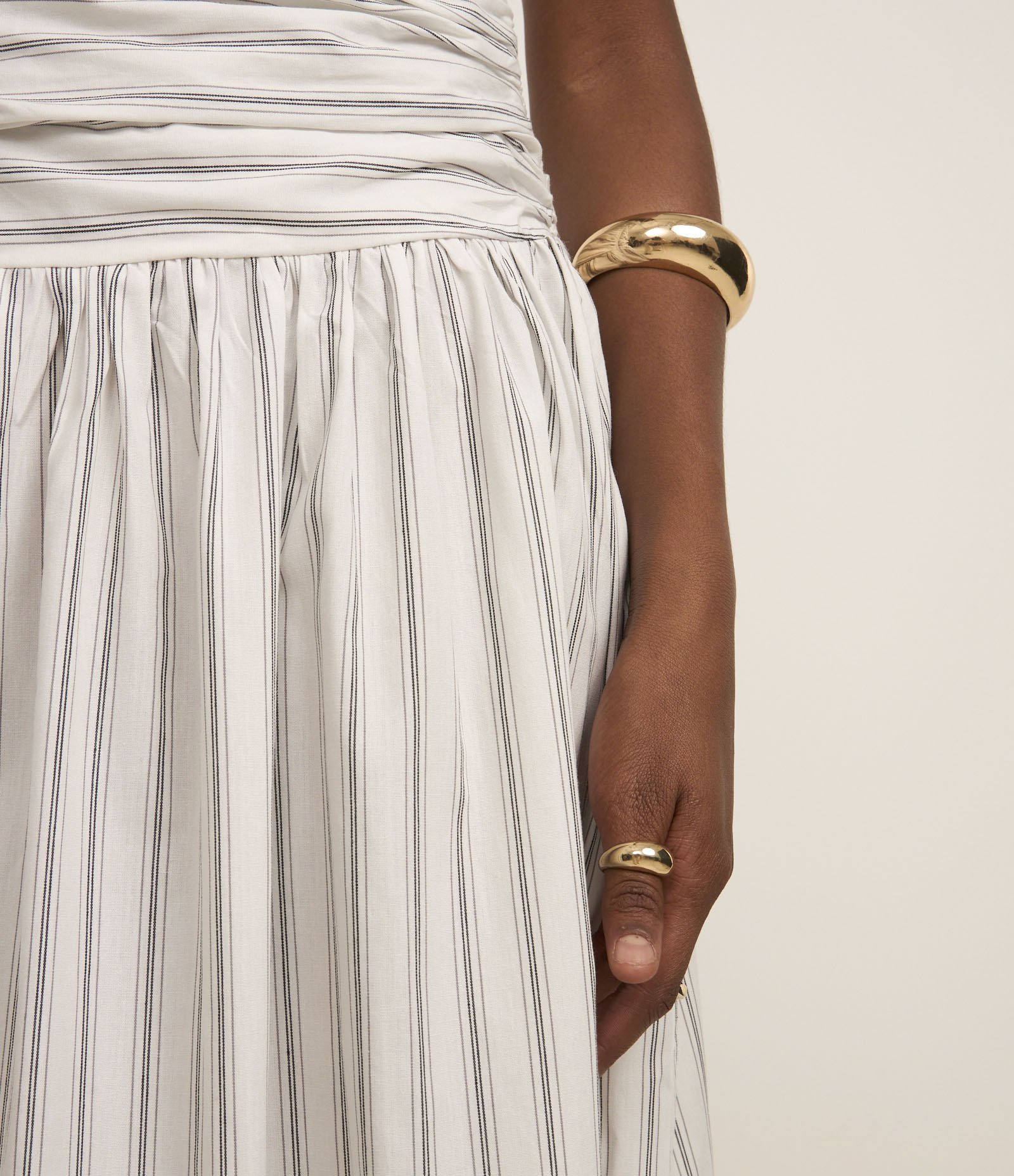 Vestido Evasê Midi em Tricoline Listrado com Decote Tomara que Caia Branco 3