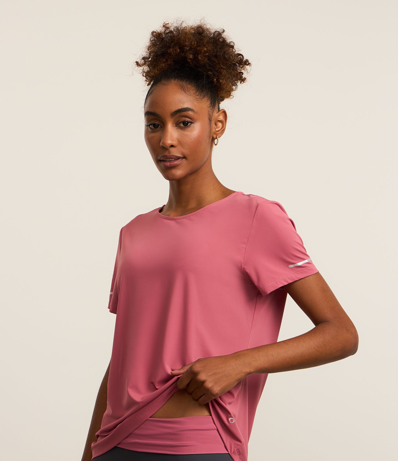 Camiseta Esportiva Regular Texturizada com Detalhe Refletivo Rosa 1