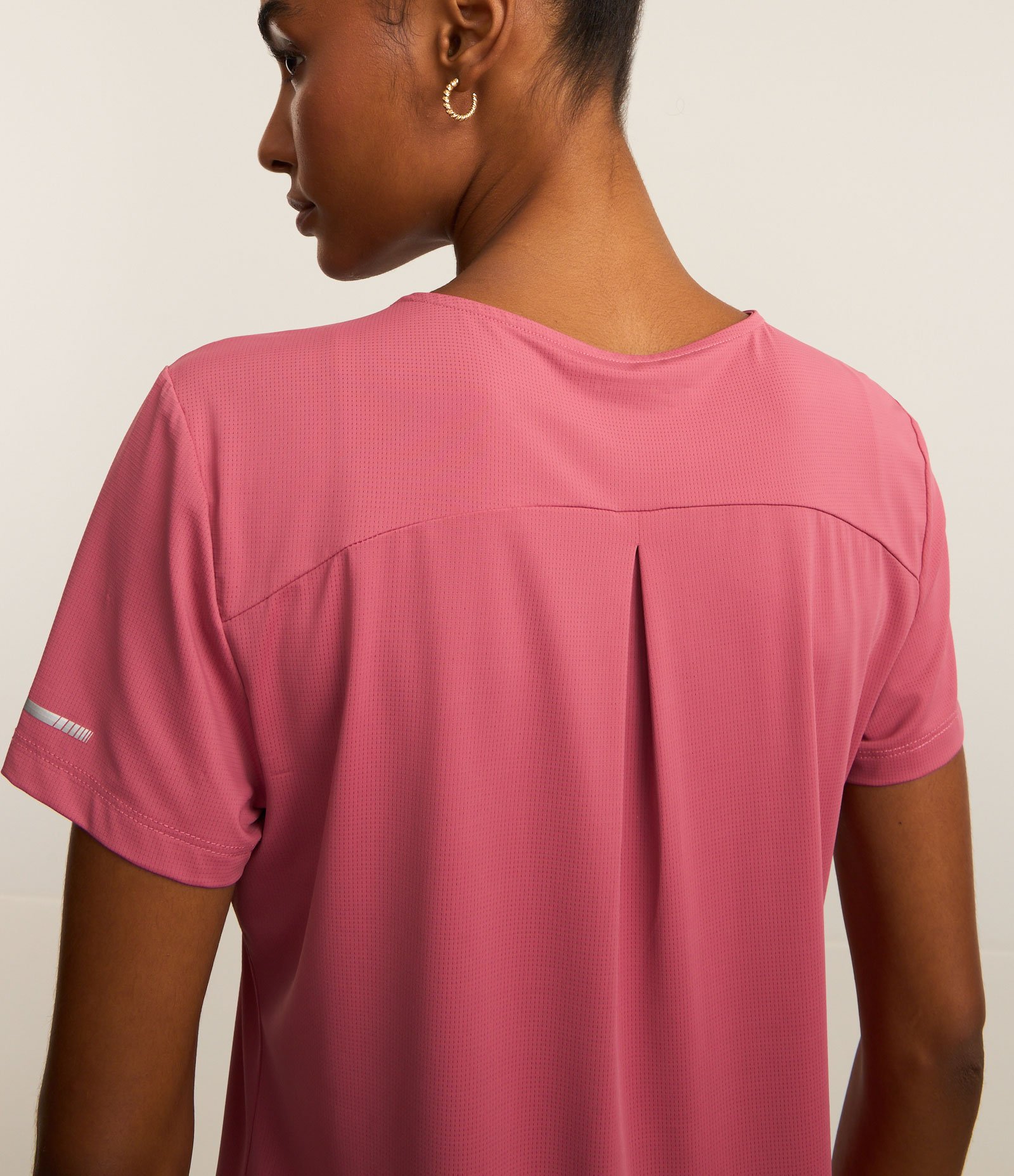 Camiseta Esportiva Regular Texturizada com Detalhe Refletivo Rosa 3
