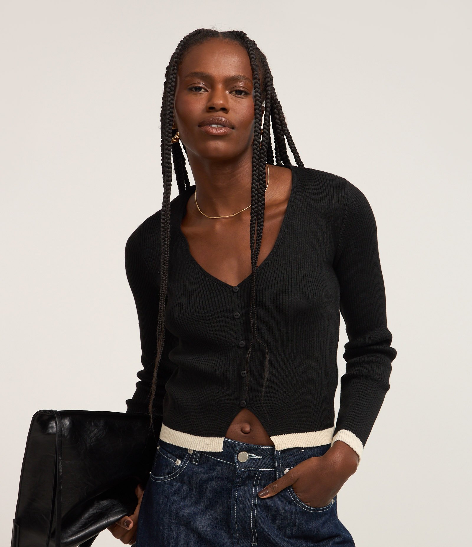 Blusa em Tricô com Botões e Babadinho Contrastante Preto 1