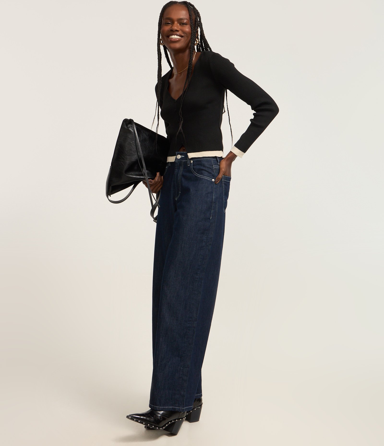 Blusa em Tricô com Botões e Babadinho Contrastante Preto 2