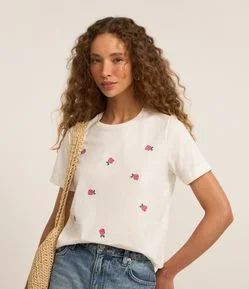 Camiseta em Algodão com Bordados de Florzinhas