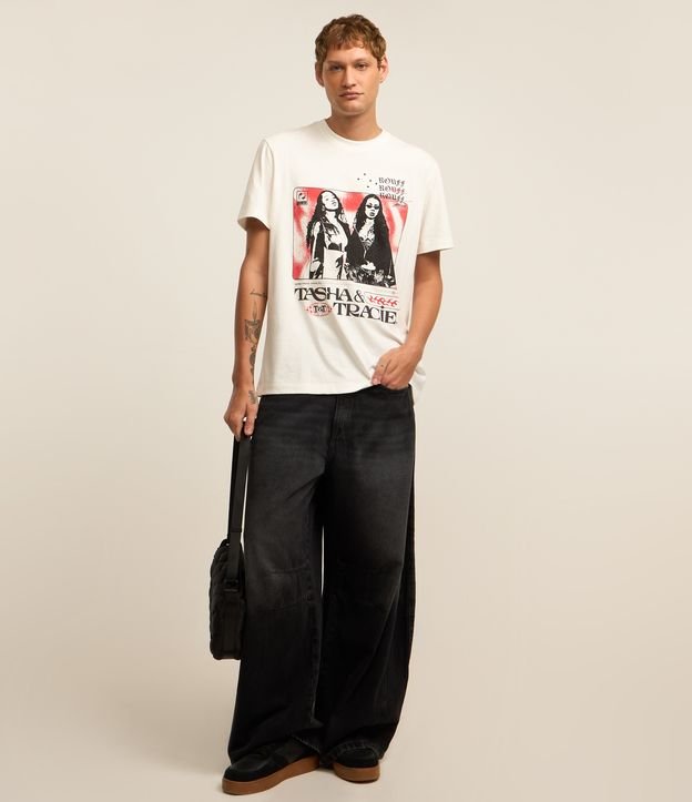 Camiseta Comfort em Algodão com Estampa Tasha e Tracie