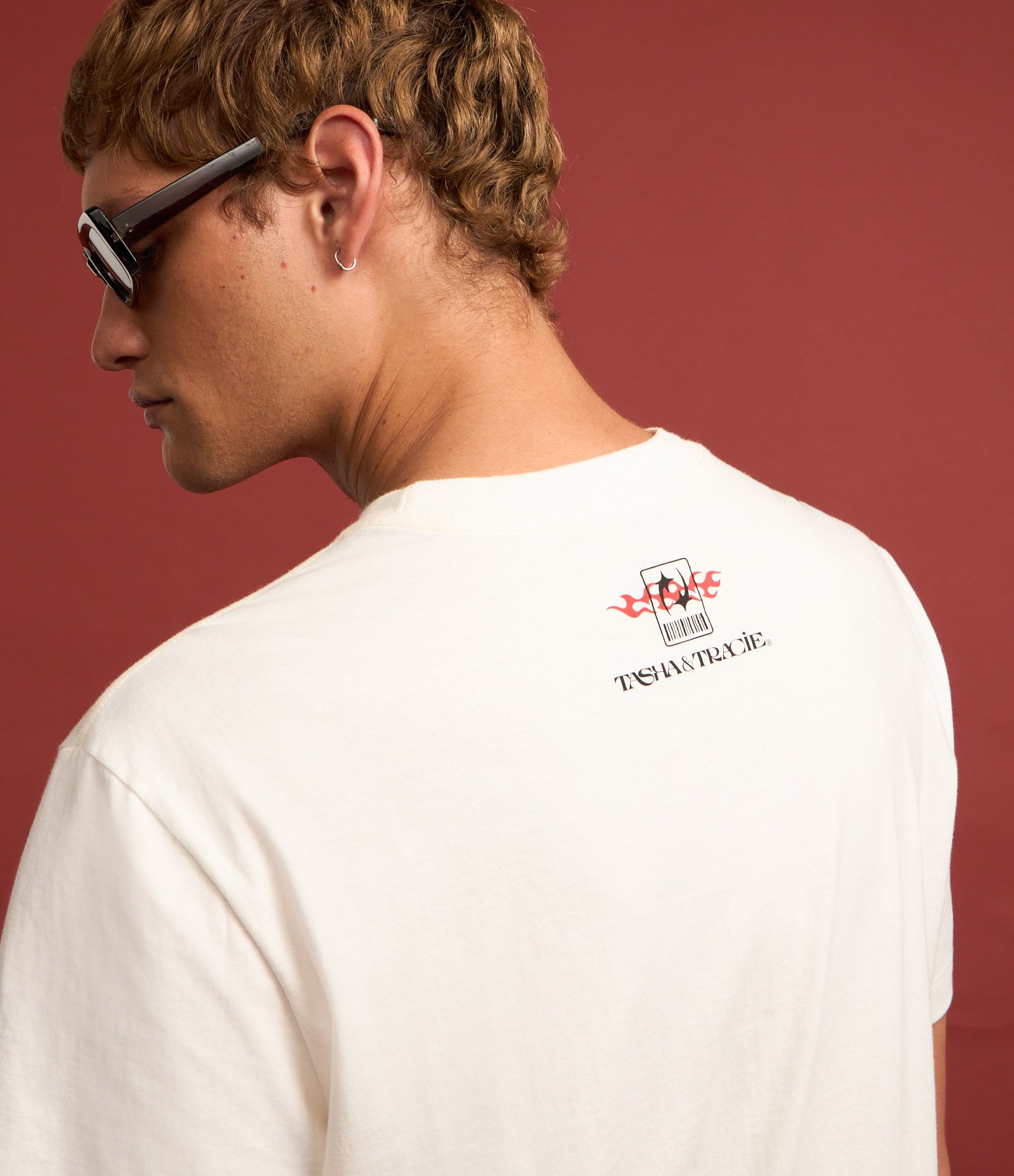 Camiseta Comfort em Algodão com Estampa Tasha e Tracie Branco 3