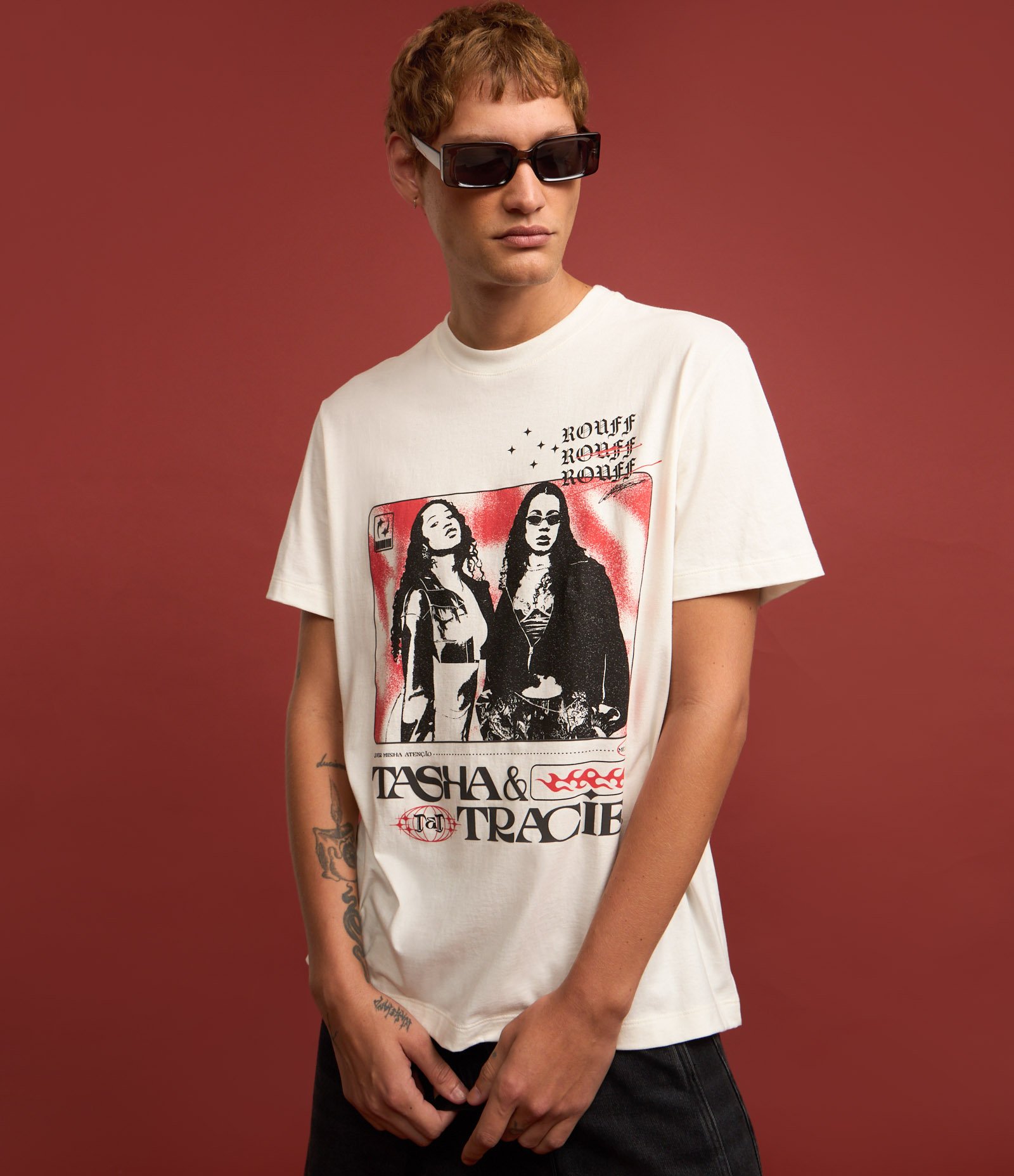 Camiseta Comfort em Algodão com Estampa Tasha e Tracie Branco 4