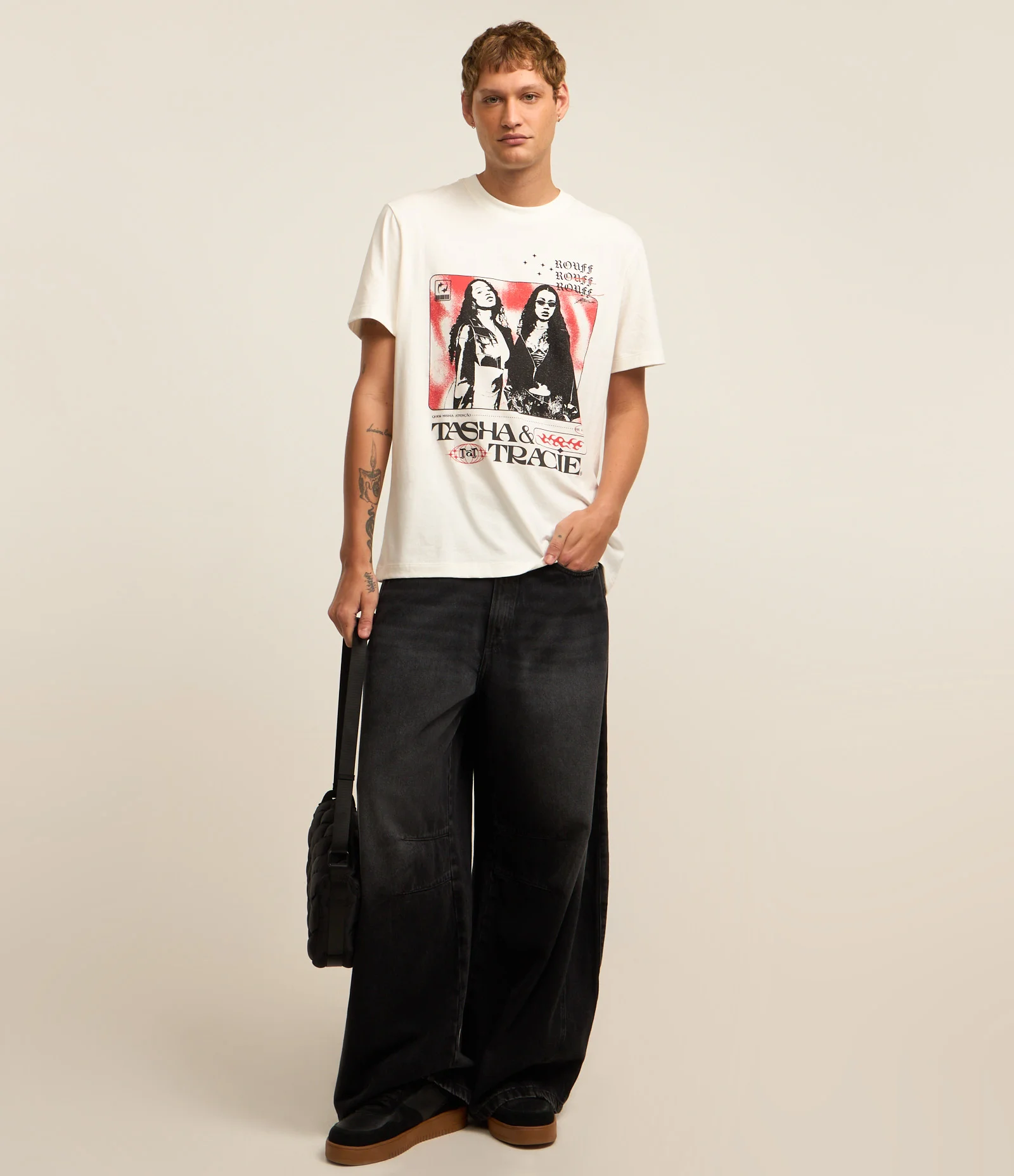 Camiseta Comfort em Algodão com Estampa Tasha e Tracie Branco 2