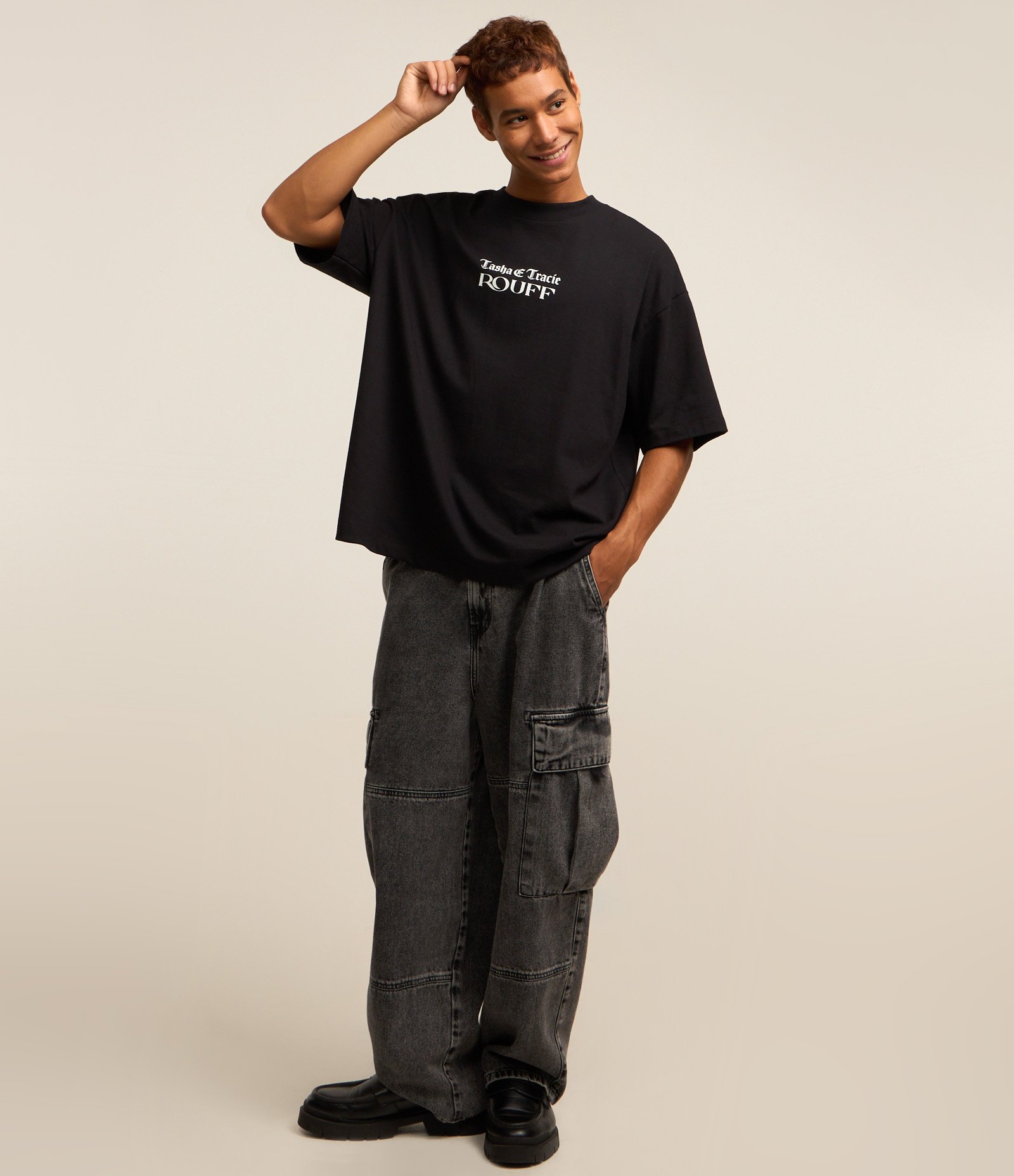 Camiseta Oversized em Malhão com Estampa Tasha e Tracie Cinza 2