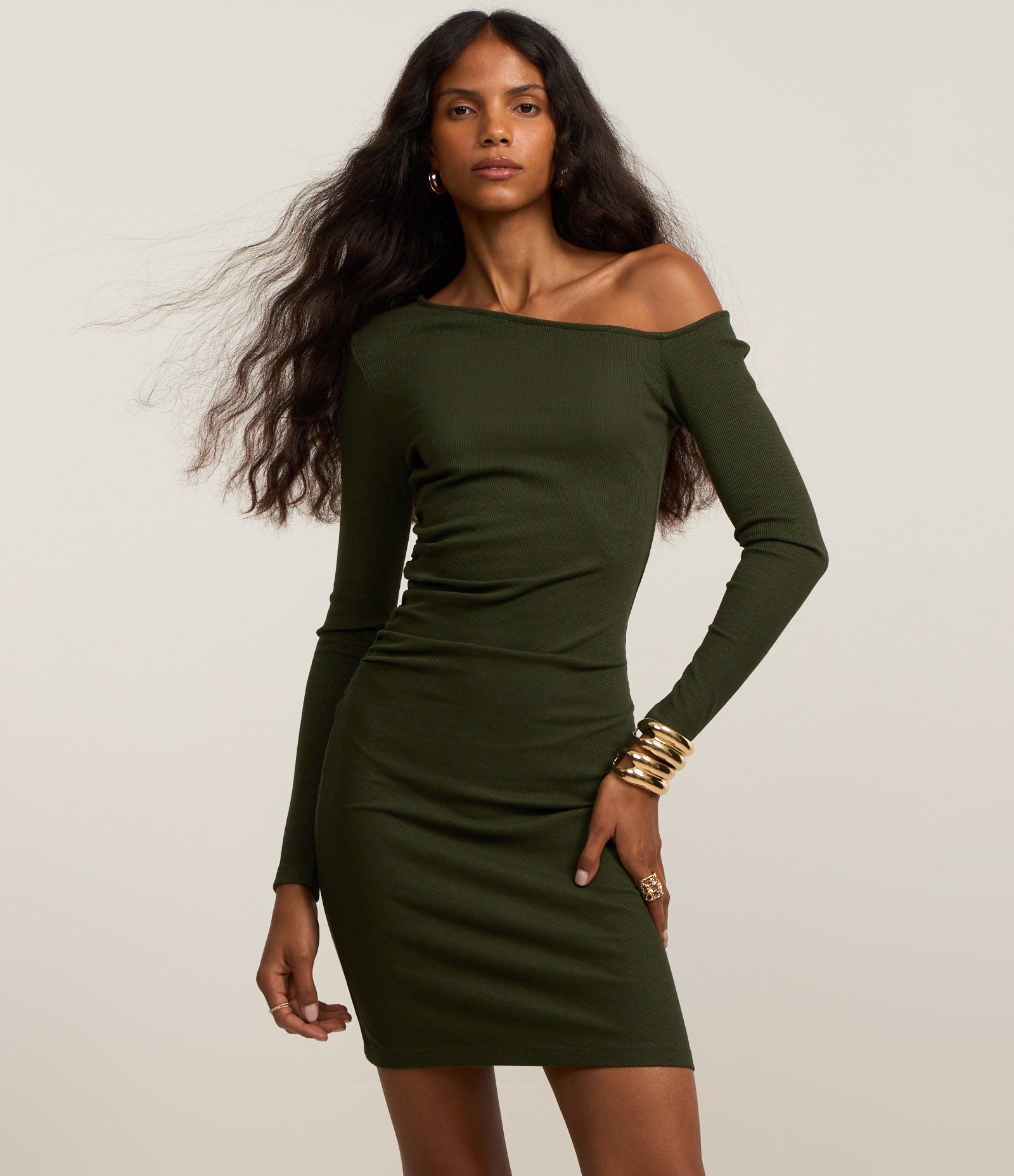 Vestido Curto Canelado com Decote Assimétrico Verde 3