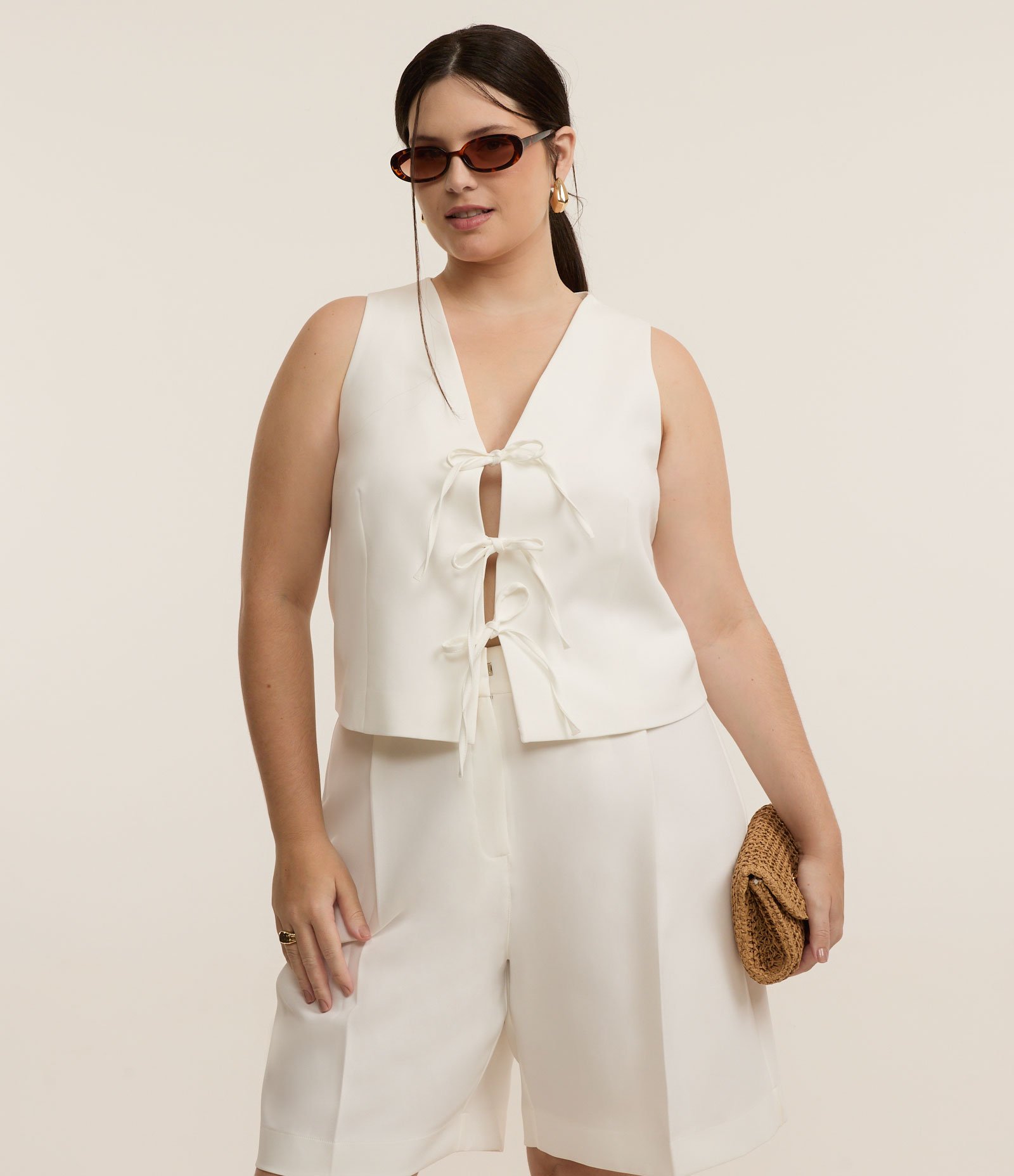 Colete Curto Alfaiataria com Lacinhos Curve e Plus Size Branco 1