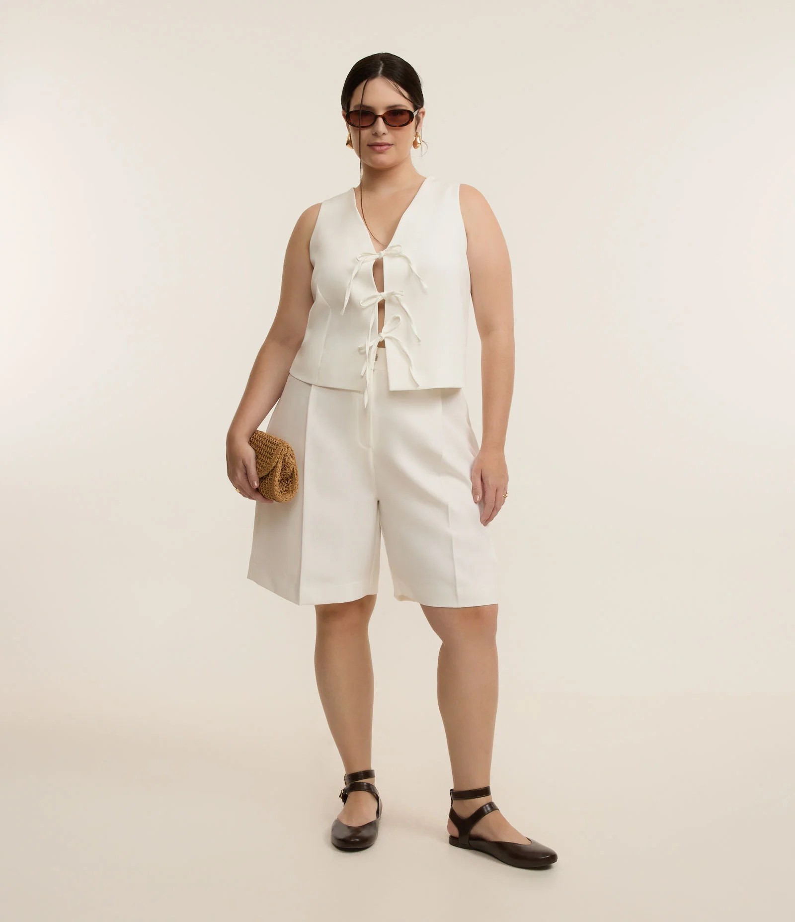 Colete Curto Alfaiataria com Lacinhos Curve e Plus Size Branco 2