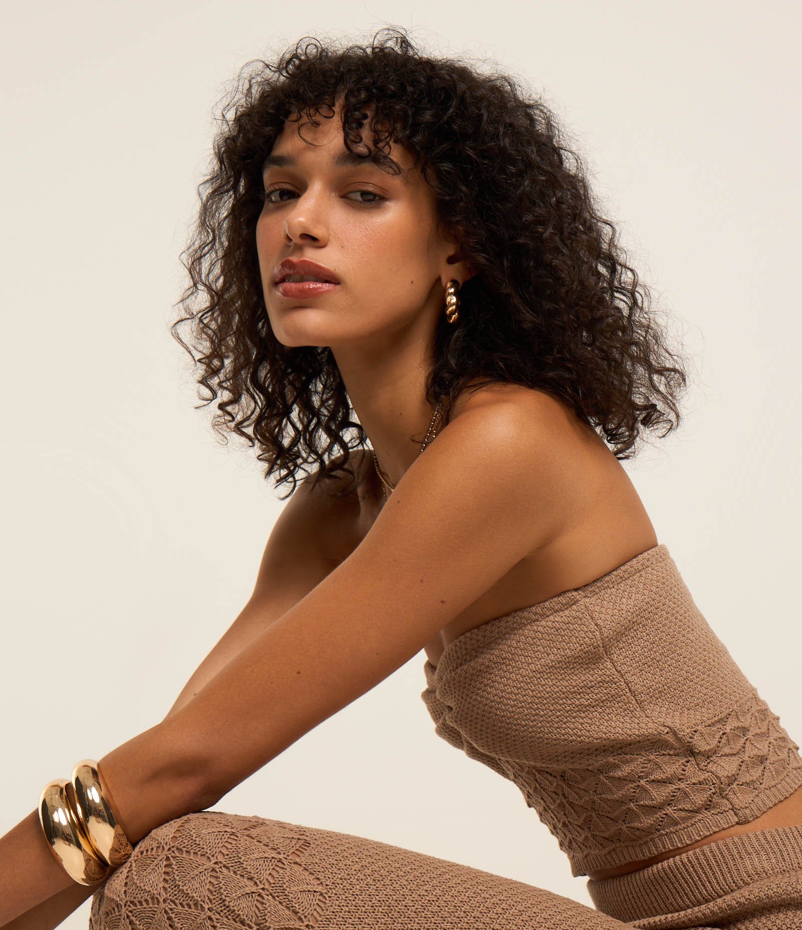 Blusa Cropped em Tricô e Barra Trabalhada Bege 3