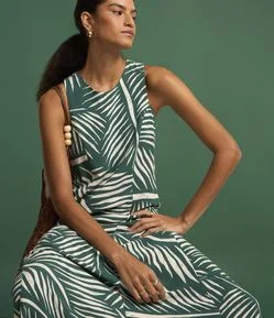 Vestido Evasê Longo em Viscolinho com Estampa de Folhagens