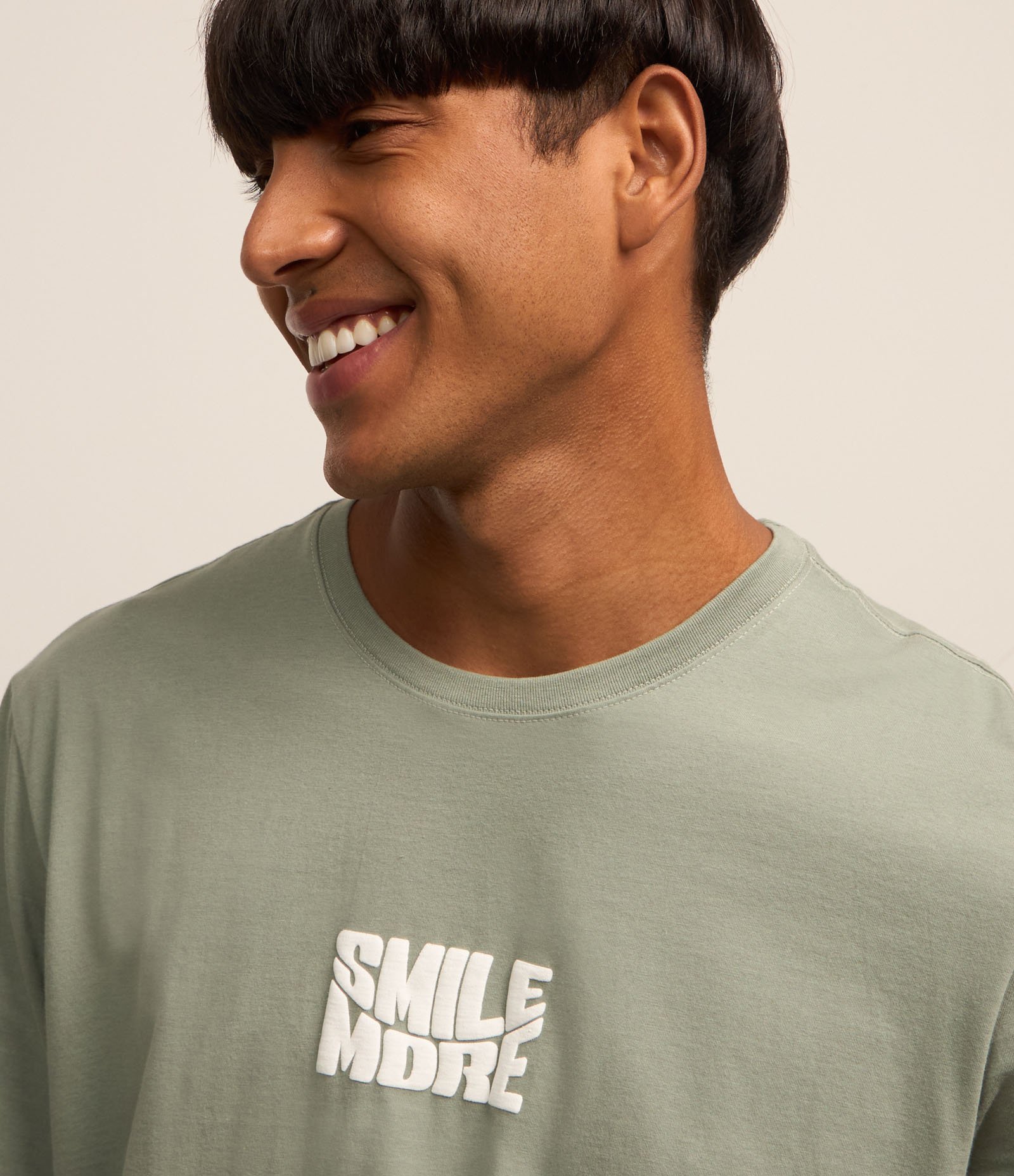 Camiseta Comfort em Algodão com Estampa Smile More Verde 3