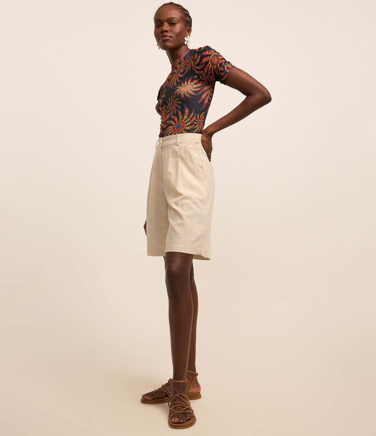 Blusa em Ribana com Estampa Floral e Franzidinhos Preto 2