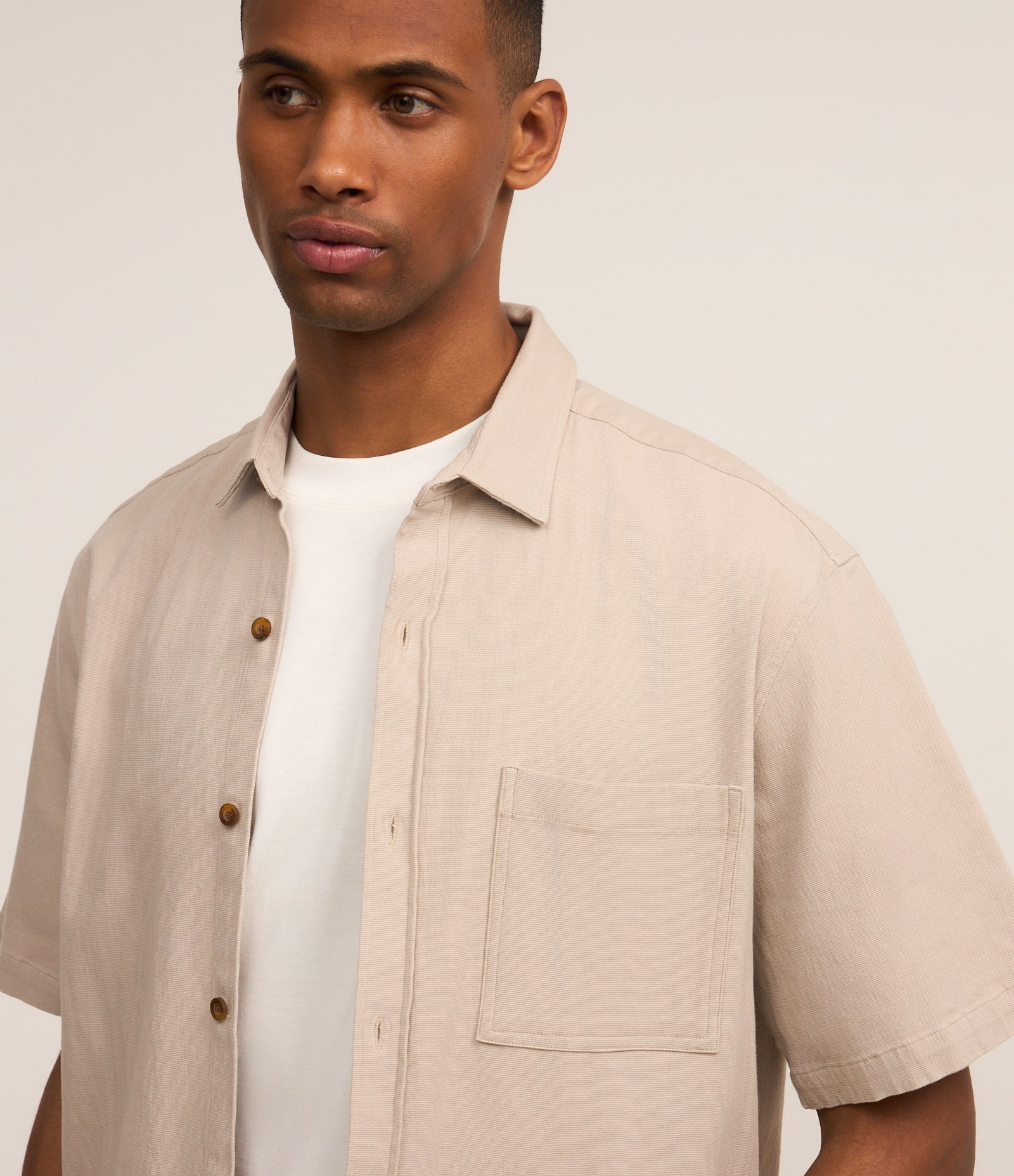 Camisa Boxy em Algodão com Bolso e Textura Bege 3