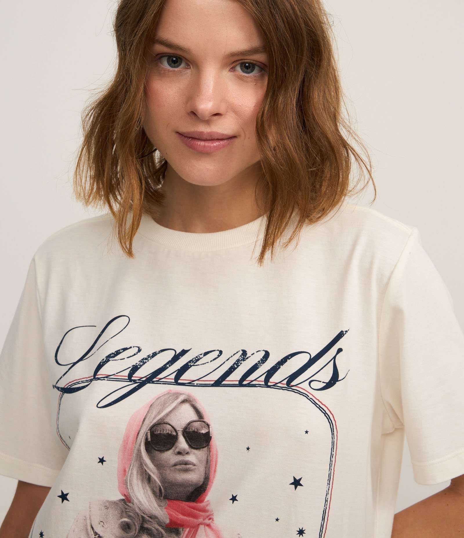 Camiseta T-shirt em Algodão com Estampa The White Lotus Branco 3