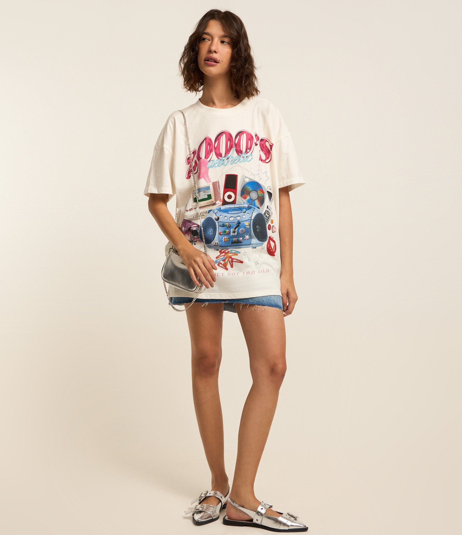 Camiseta Oversized em Algodão com Estampa Rádio Anos 2000 Branco 2