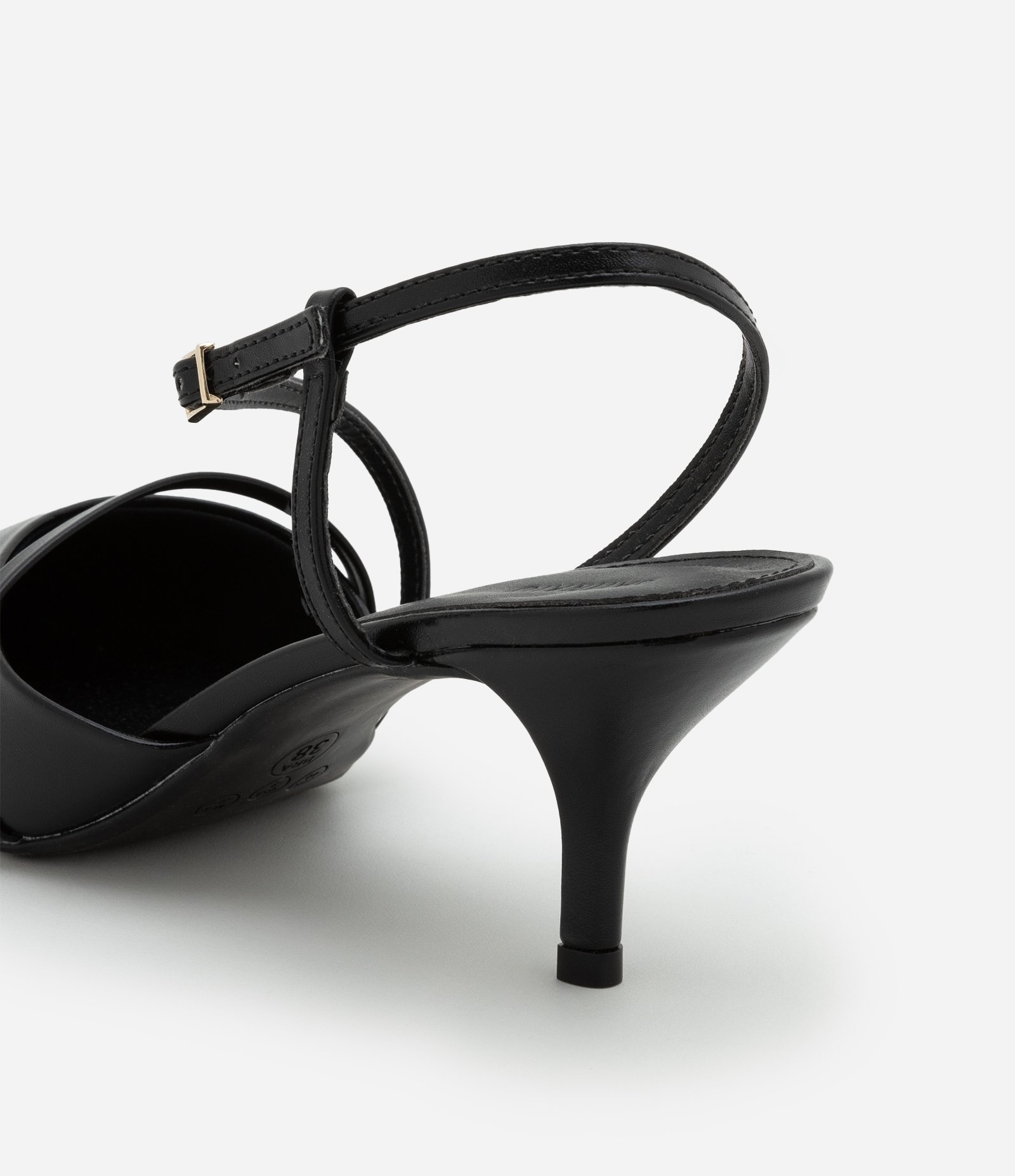 Sapato Scarpin em PU com Salto e Tiras Preto 3