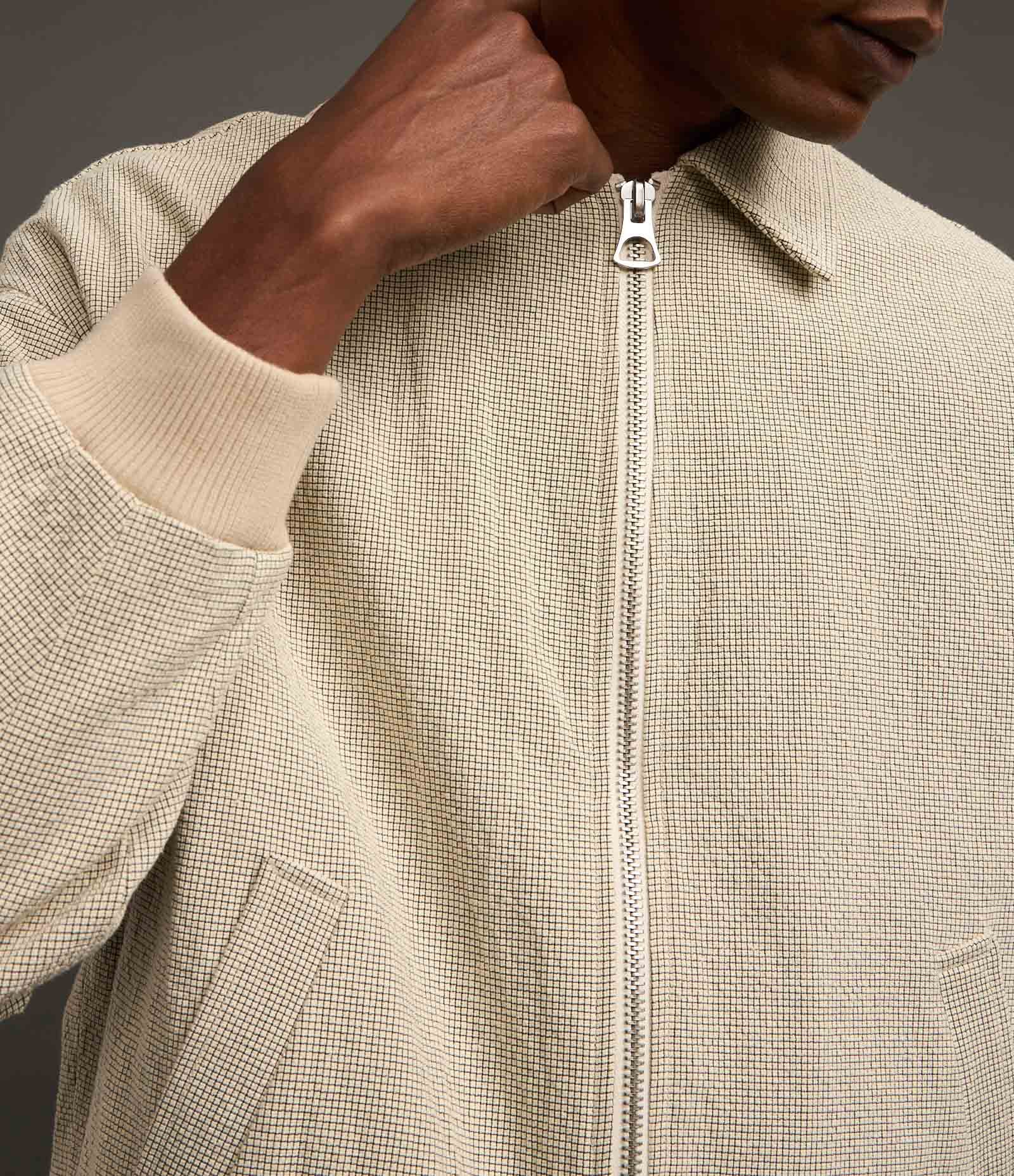 Jaqueta Texturizada em Ribana com Detalhes Contrastantes Bege 8