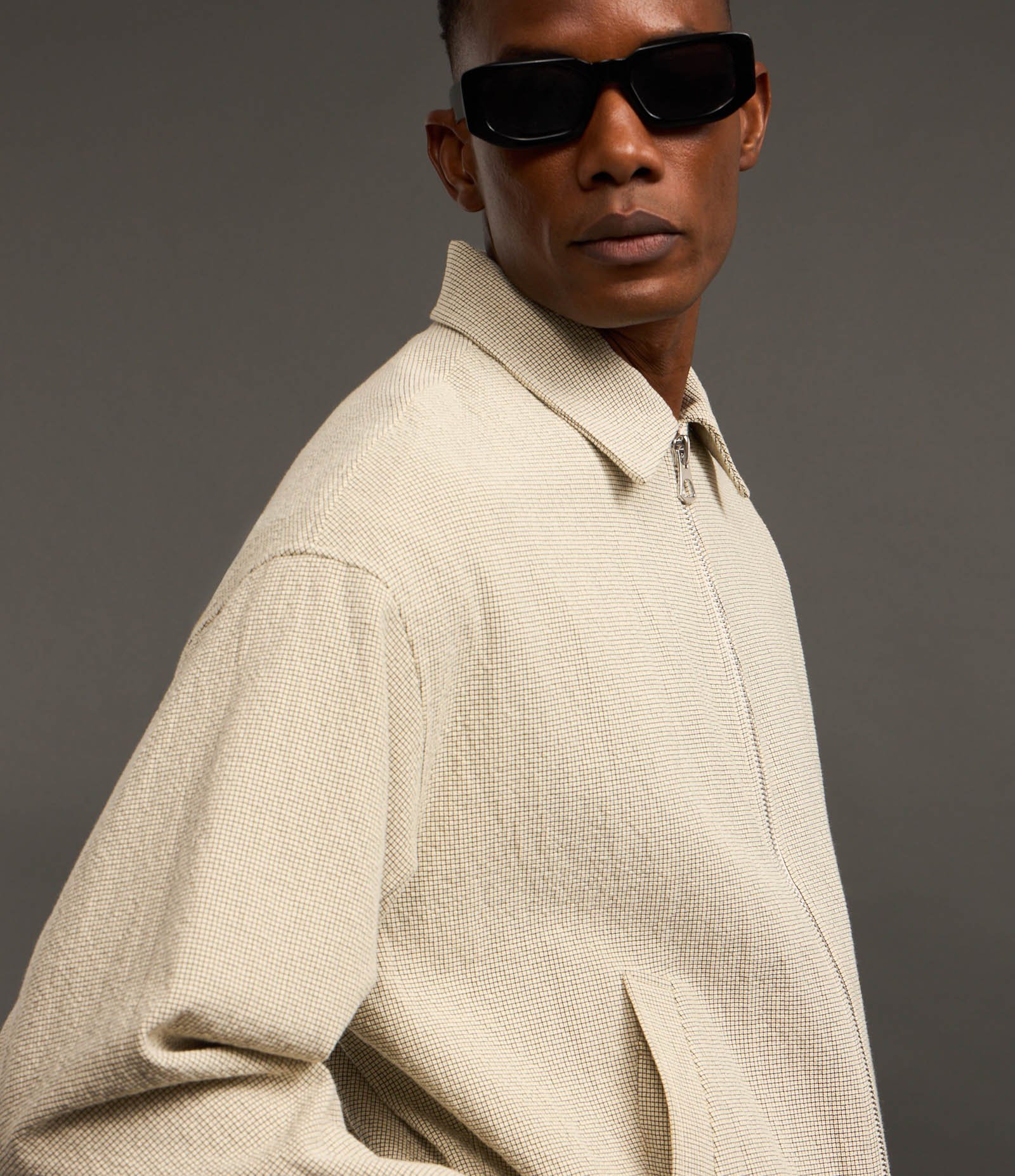 Jaqueta Texturizada em Ribana com Detalhes Contrastantes Bege 10