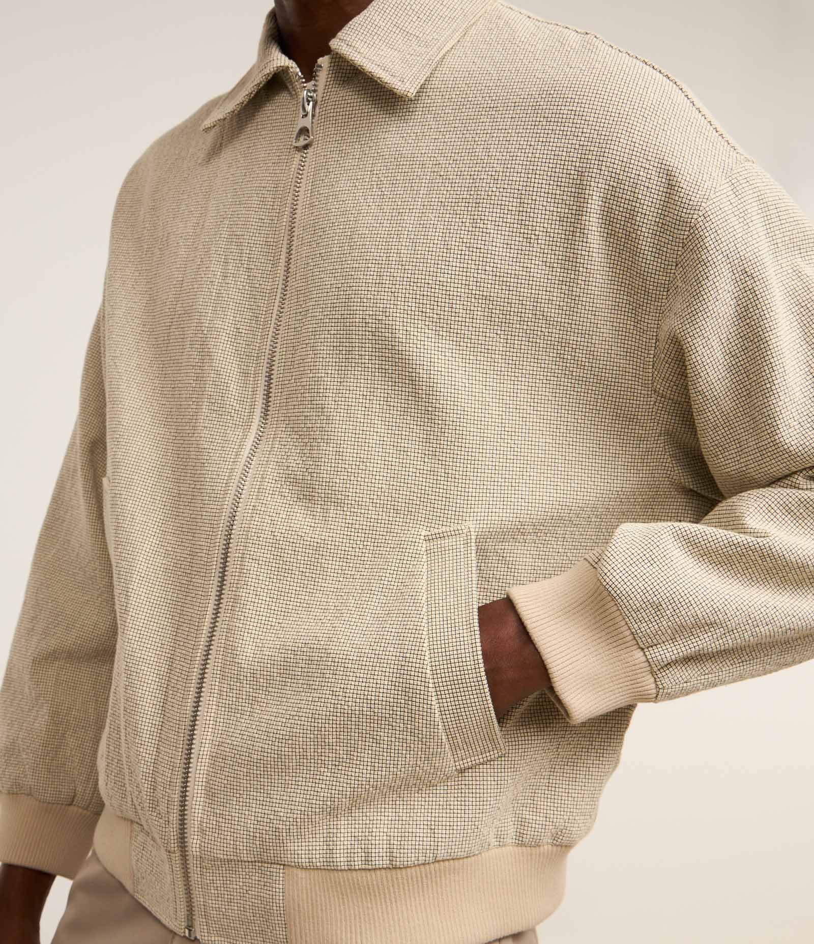 Jaqueta Texturizada em Ribana com Detalhes Contrastantes Bege 3