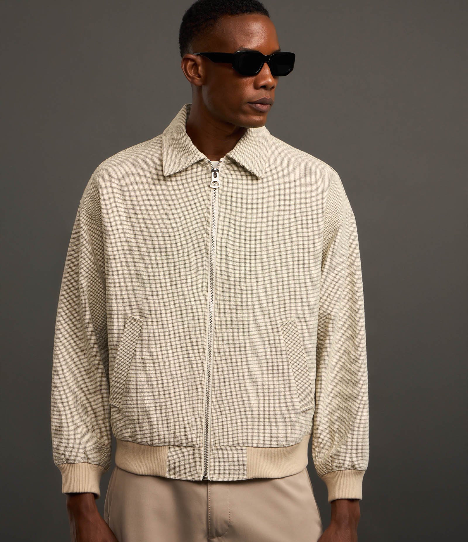 Jaqueta Texturizada em Ribana com Detalhes Contrastantes Bege 6