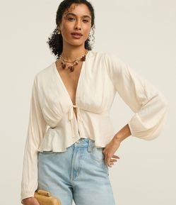 Blusa Boho Chic em Crepe Liso com Amarração Frontal