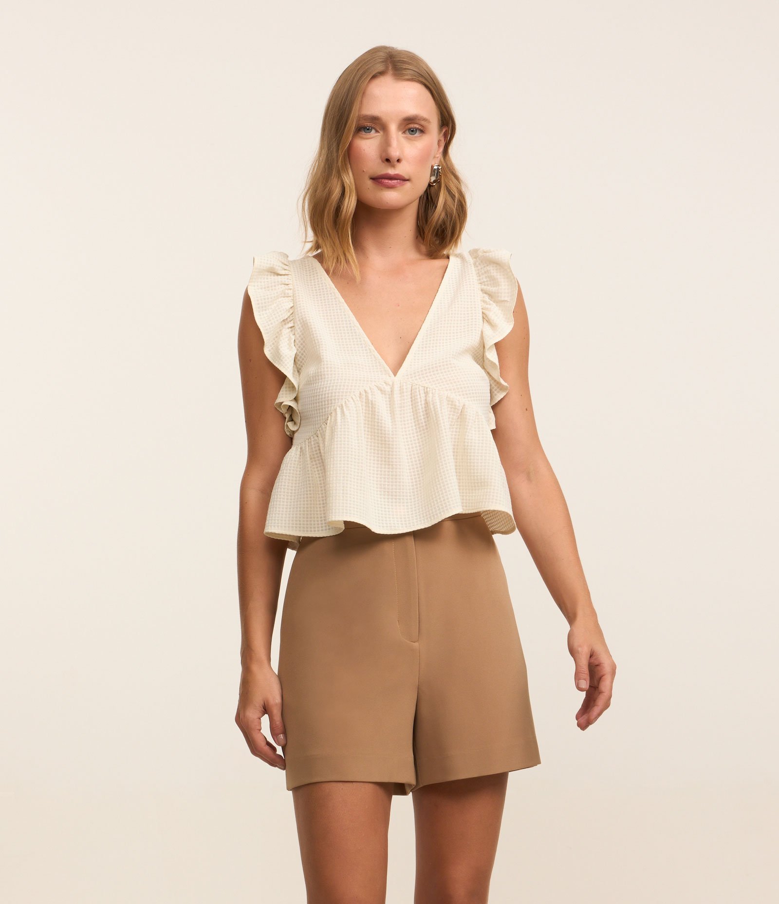 Blusa Texturizada em Chiffon com Babados nos Ombros e Amarração Off White 1