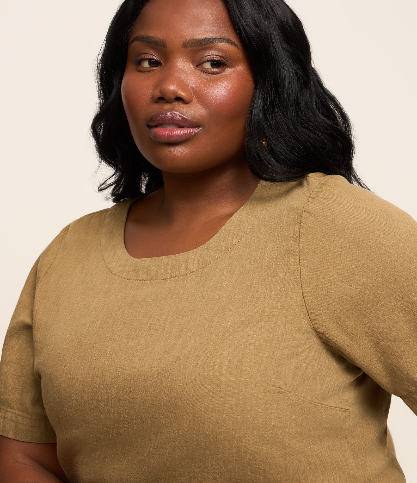 Blusa em Sarja  com Gola Redonda Curve & Plus Size Marrom 3
