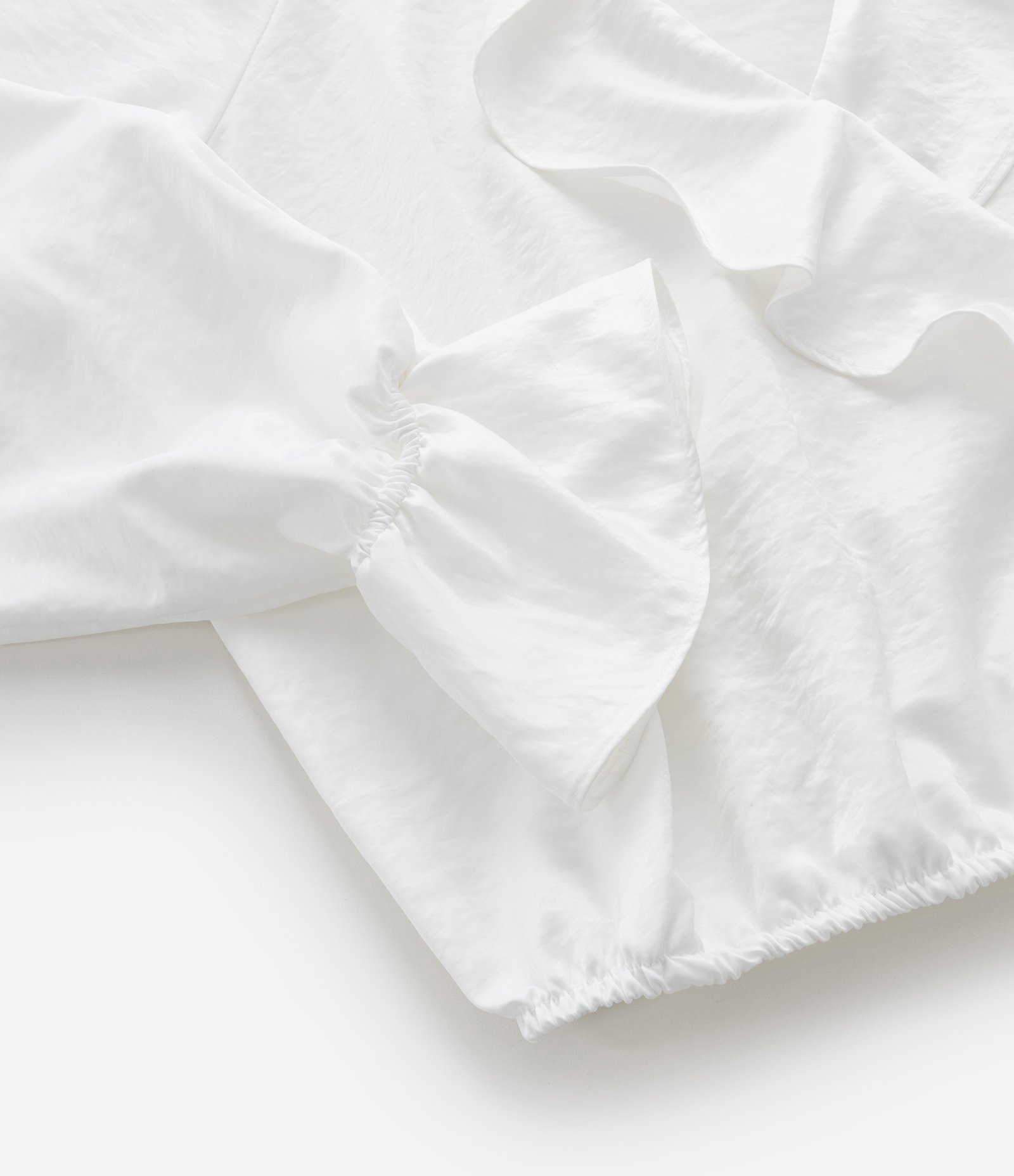 Blusa Transpassada Cetim com Babado Jabô Curve e Plus Size Branco 7