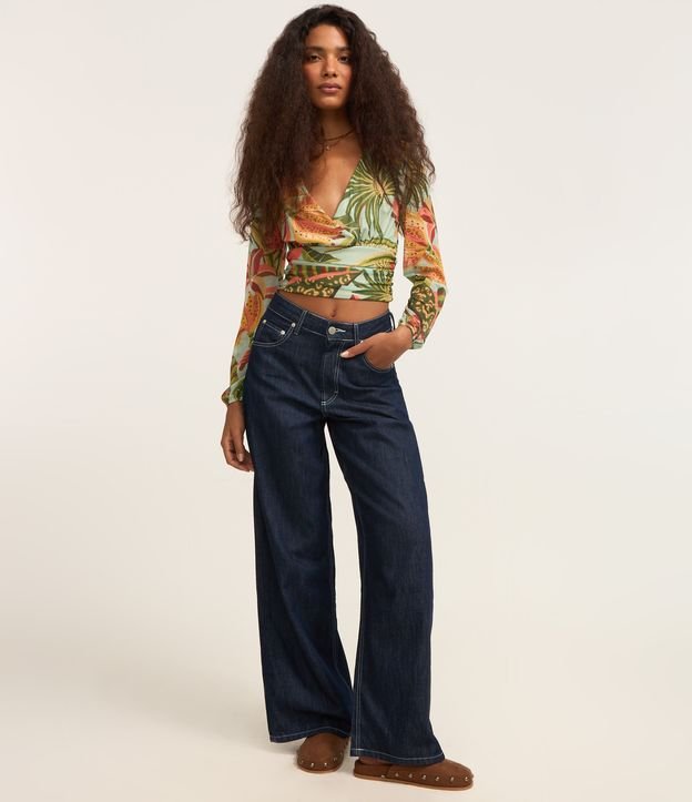 Blusa Cropped com Decote em V e Estampa Natural