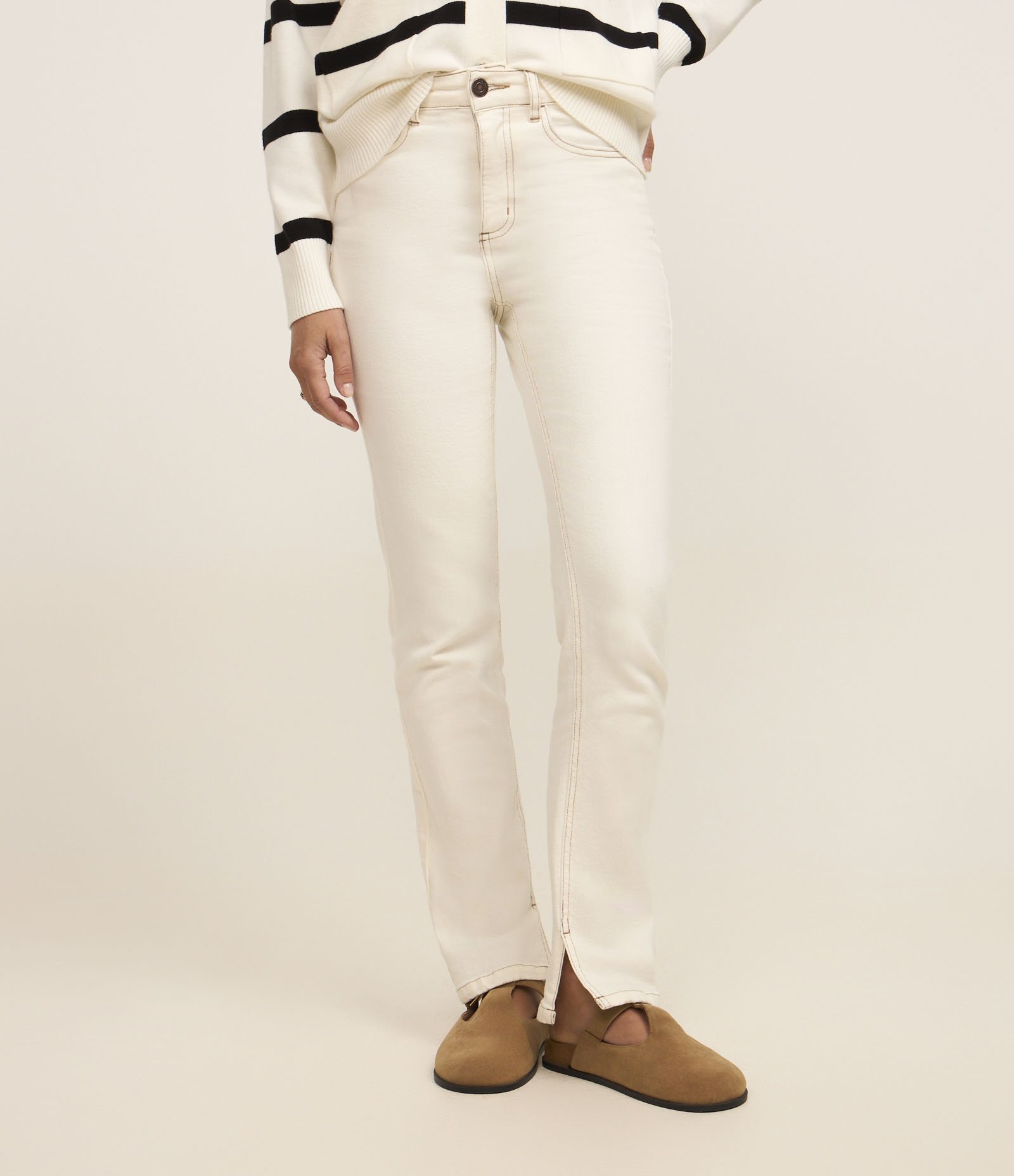 Calça Slim em Jeans com Fenda Branco 3
