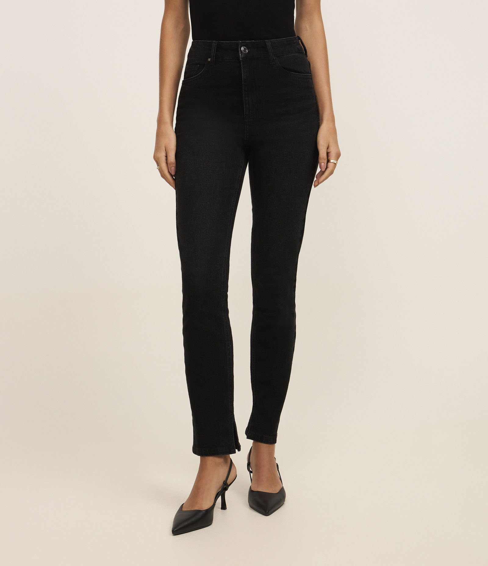 Calça Slim em Jeans com Elastano e Fenda Preto 3