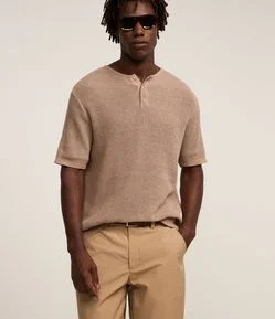 Camiseta Regular Gola Redonda com Botões e Efeito Crochê