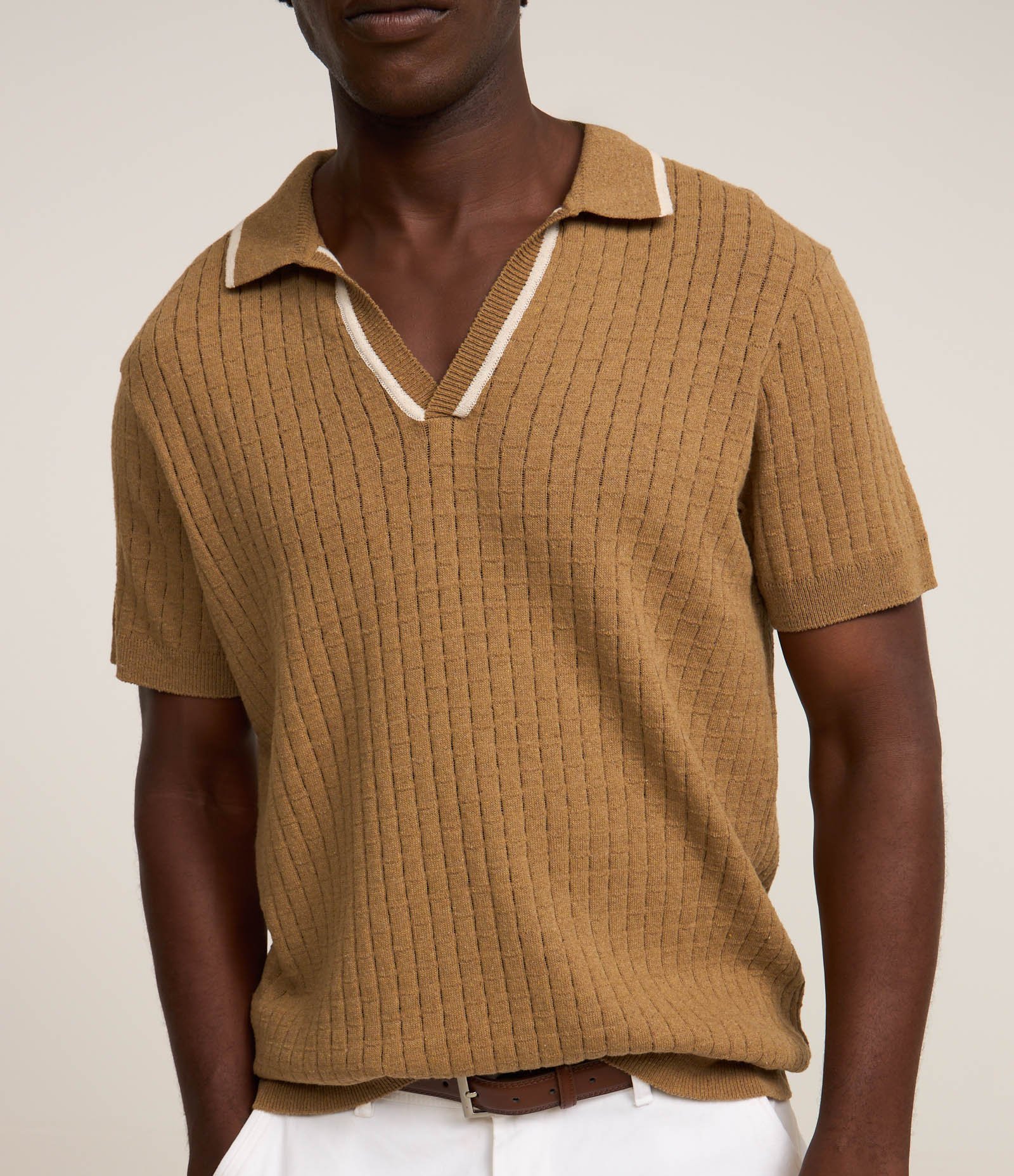 Camiseta Polo Gola Contrastante e Textura Marrom 3