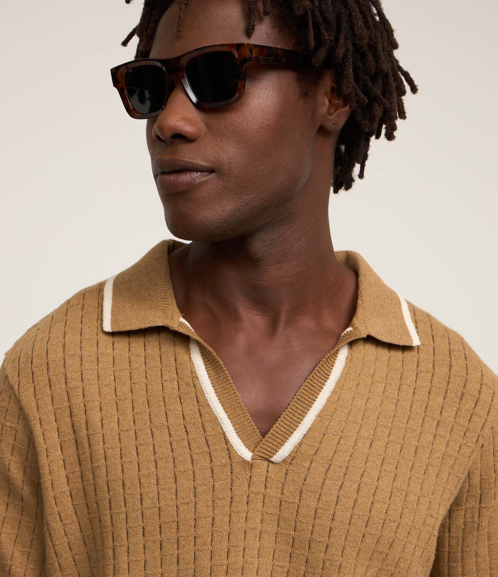 Camiseta Polo Gola Contrastante e Textura Marrom 4