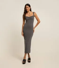 Vestido Midi com Decote Coração Puxadinho e Fenda