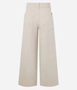 Calça Wide Leg Cropped em Jeans e Cintura Média