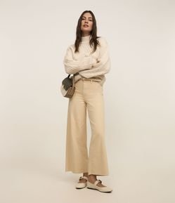 Calça Wide Leg Cropped em Jeans e Cintura Média