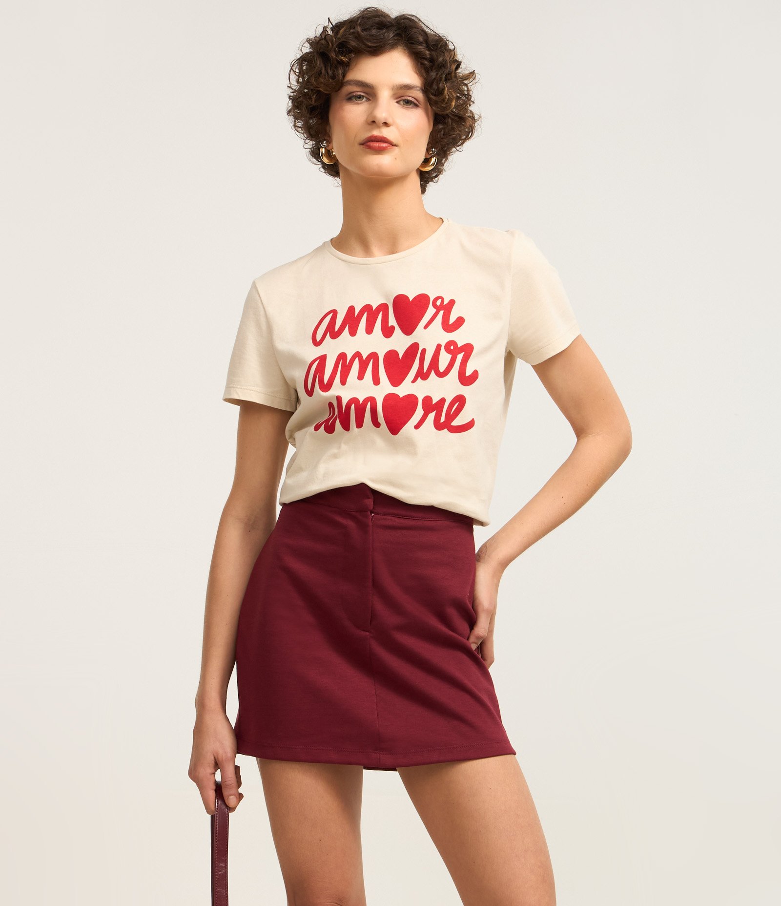 Saia Curta em Ponto Roma com Pences Vermelho 2