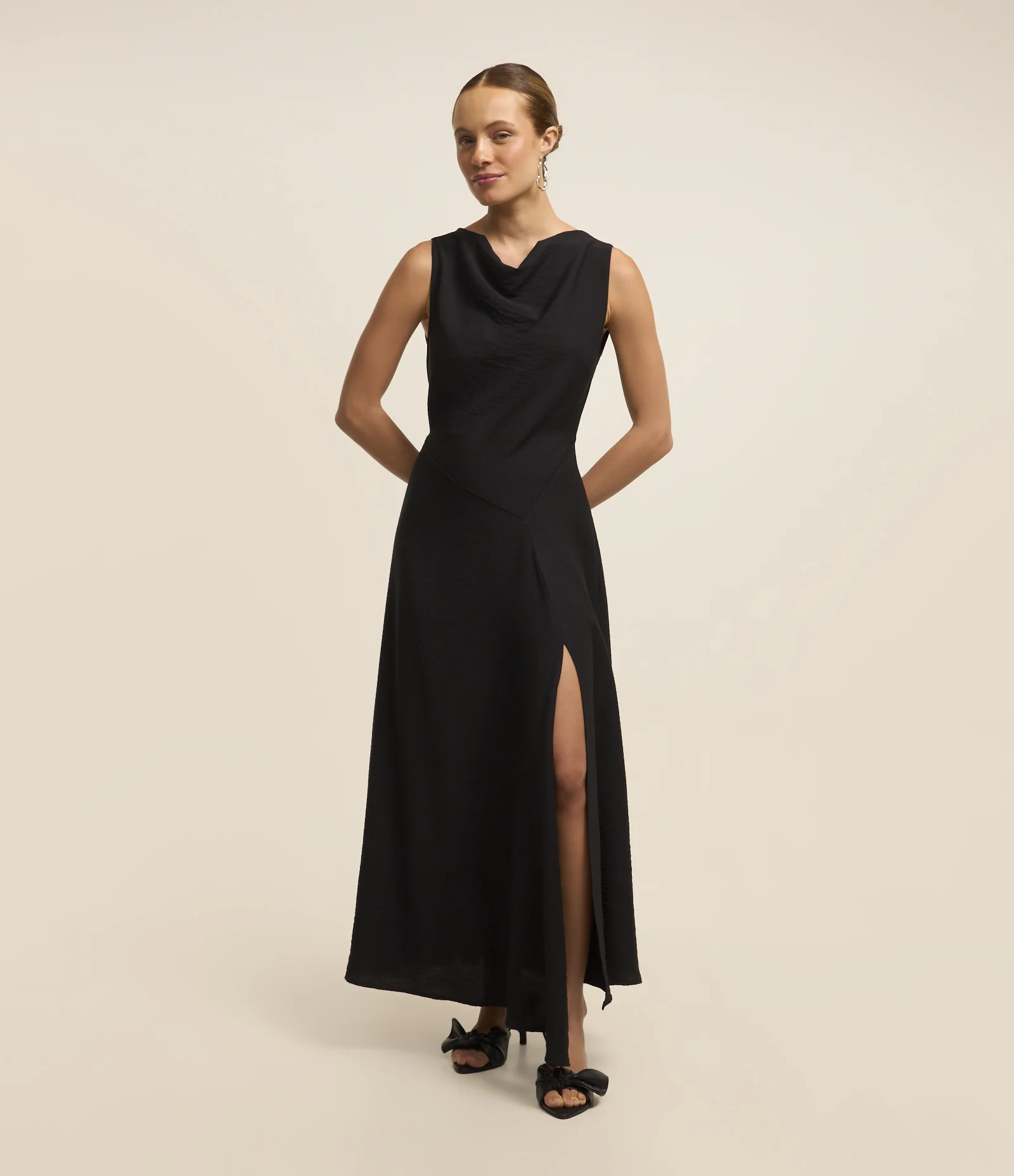 Vestido New Midi com Drapeado e Zíper na Lateral Preto 1