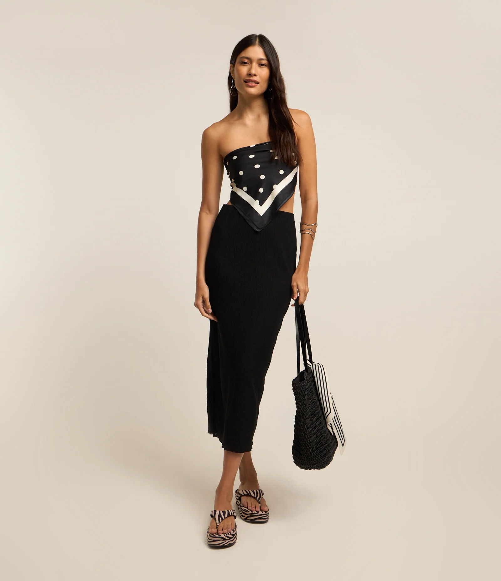 Saia Midi Texturizado com Fenda Lateral Preto 1