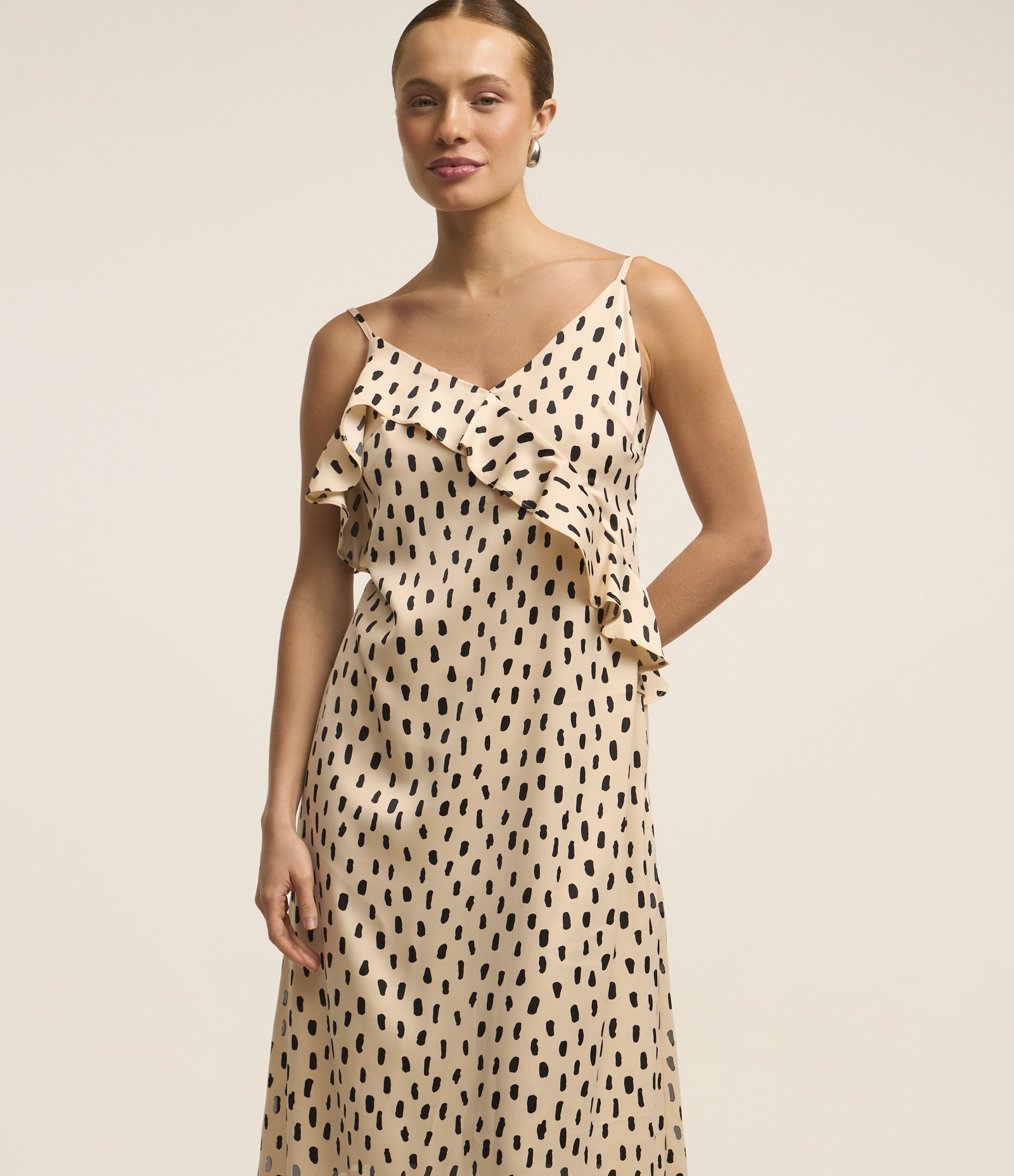 Vestido New Midi em Crepe com Estampa Poá e Babados Bege 4