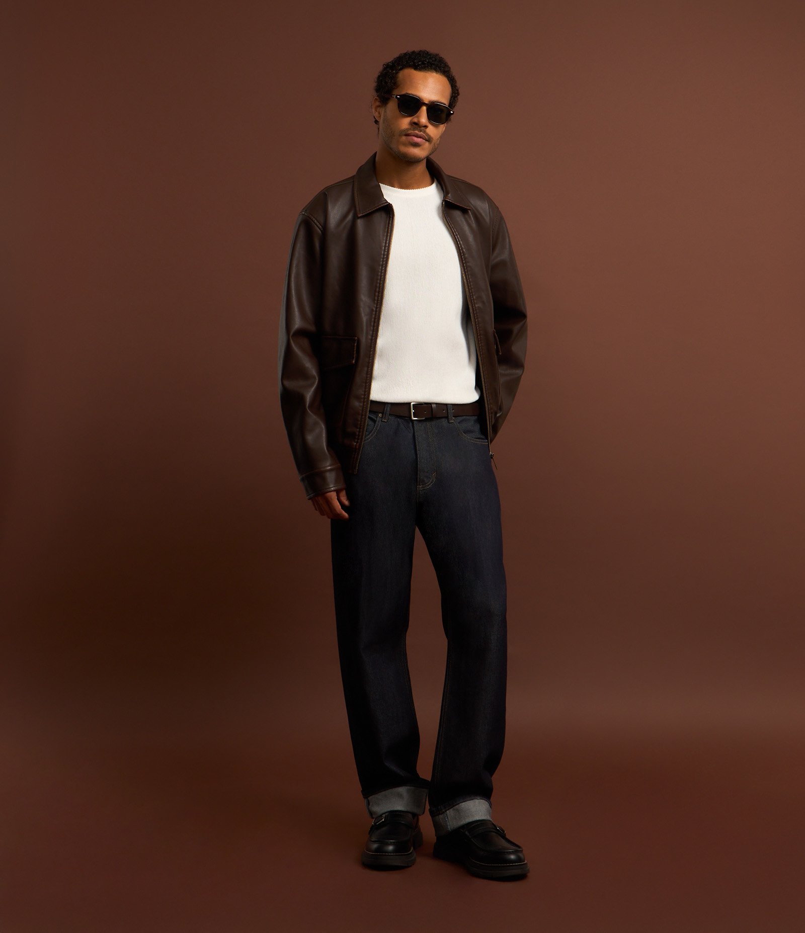 Jaqueta em Material Sintético com Gola Colarinho e Bolsos Grandes Marrom 2