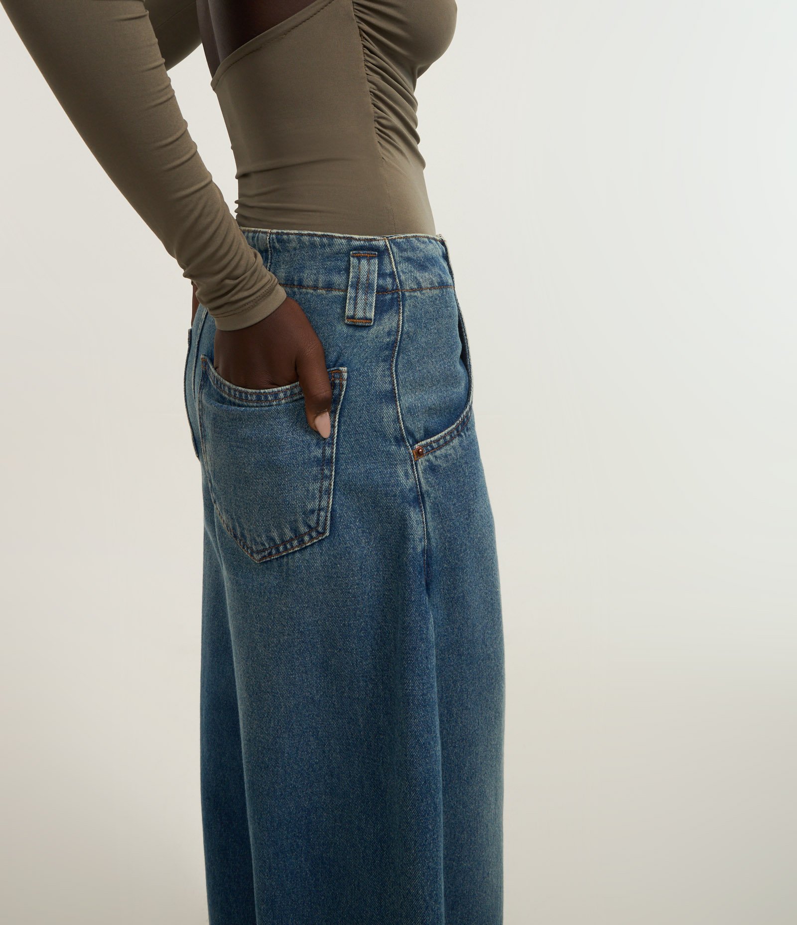 Calça Barrel em Jeans com Bolso Diferenciada Azul 4