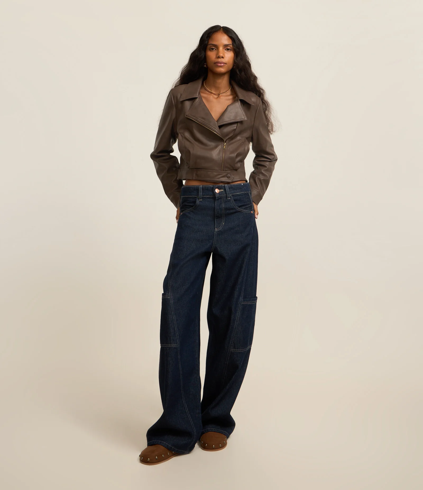 Calça Wide em Jeans com Recorte Transpassado e Bolso Cargo Azul Escuro 2