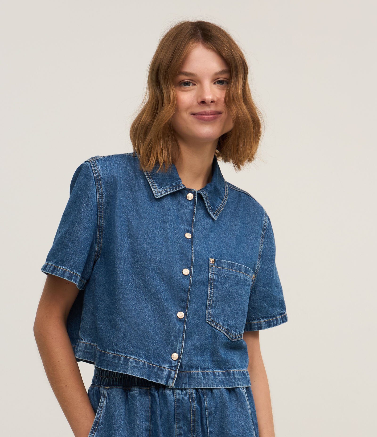 Camisa Curta em Jeans com Bolso Azul 1